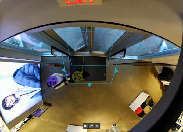 RetailNext AIカメラ Auroraからの店舗入口検知イメージ（トラフィックカウント）